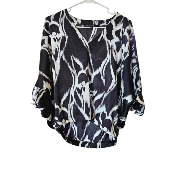 White House Black Market Black and White Blouse - Picture 3 of 10